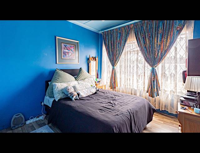 3 BEDROOM HOUSE FOR SALE IN LEONDALE